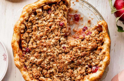 Low-Sugar Cranberry Apple Streusel Pie