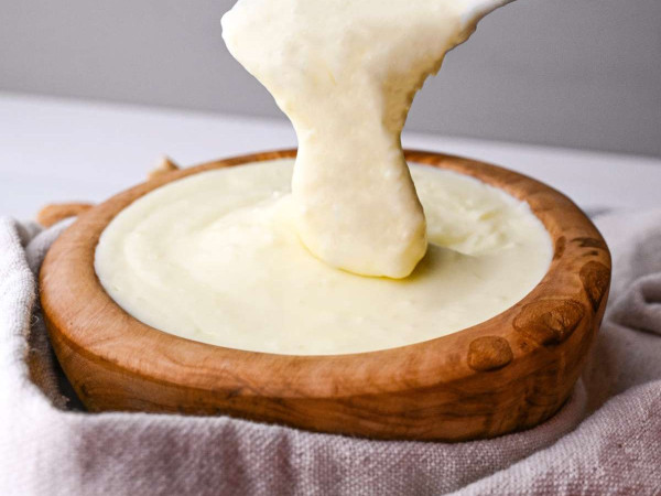 Lebanese Garlic Sauce (Toum)