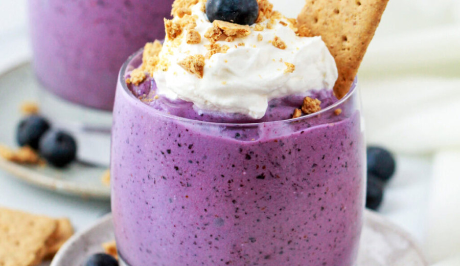 Blueberry Vanilla Protein Smoothie with Graham Cracker