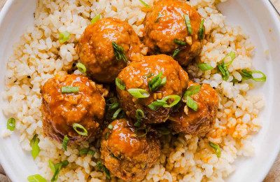 Sriracha-Infused Bang Bang Cocktail Meatballs