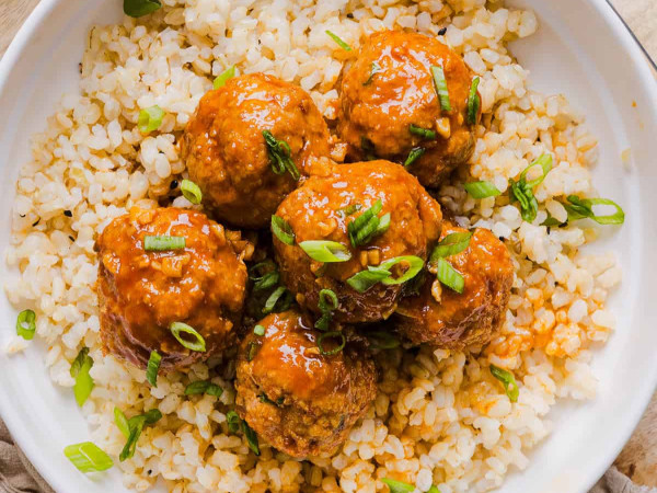 Sriracha-Infused Bang Bang Cocktail Meatballs