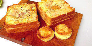 Cheese-Filled Egg Sandwich