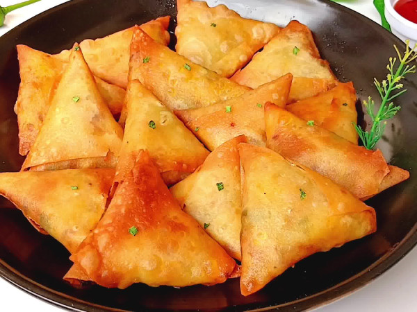 Mini Chicken Pockets with Pastry