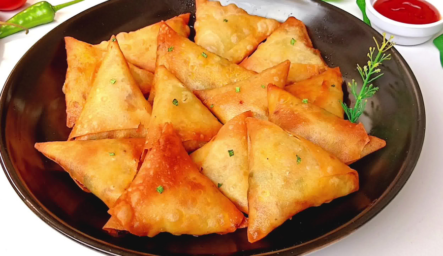 Mini Chicken Pockets with Pastry