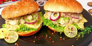 Chicken Burger with Creamy Topping
