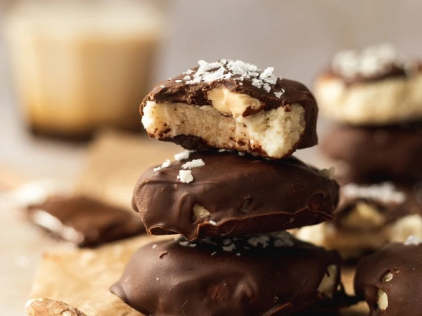 5-Ingredient Vegan and Keto Chocolate Almond Bites