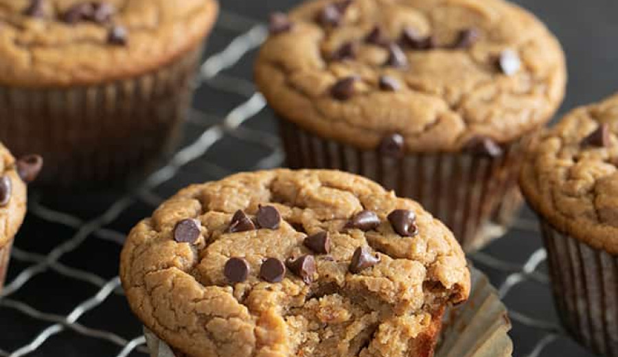 Flourless Peanut Butter Muffins with Chocolate Chips