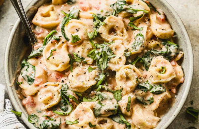 Creamy Tomato and Spinach Sauce over Cheese Tortellini