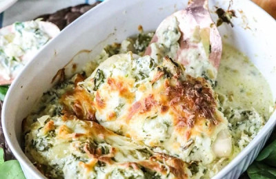 Keto-Friendly Baked Chicken with Spinach and Artichokes