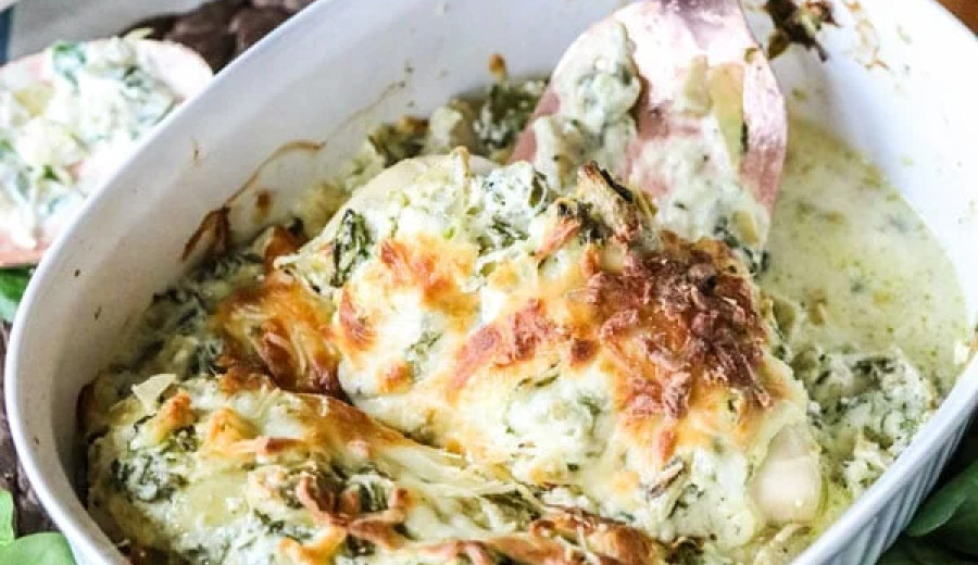 Keto-Friendly Baked Chicken with Spinach and Artichokes