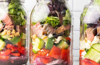 Greek-Inspired Mason Jar Salad with Steak