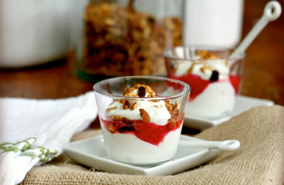 Prepare-Ahead Rhubarb Yogurt Parfaits