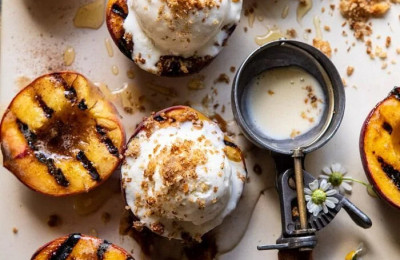 Toasted Bread with Grilled Peaches, Mascarpone, and Honey