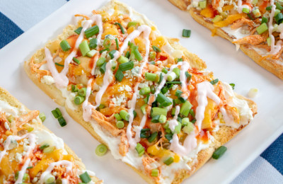 Buffalo Chicken Flatbread Pizza