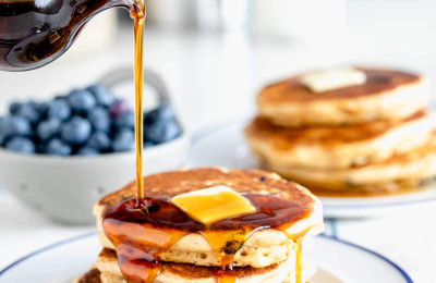 Simple Whole Wheat Pancakes with Blueberries