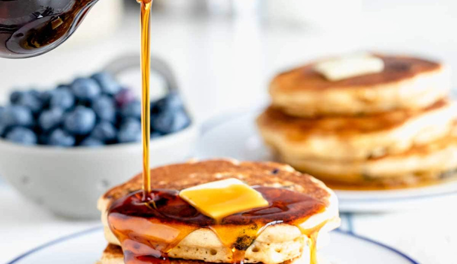 Simple Whole Wheat Pancakes with Blueberries