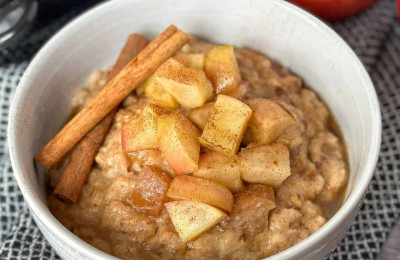 Apple Cinnamon Oatmeal in the Slow Cooker