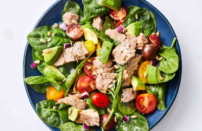 Salad with Avocado, Tuna, and Tomatoes