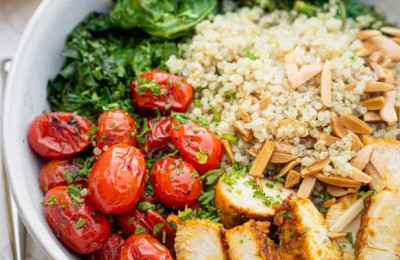 Quinoa Bowls with Chicken and Vegetables