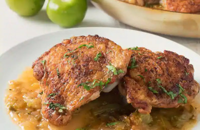 Braised Chicken Thighs with Tomatillos in the Instant Pot