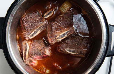 Short Ribs Made in an Electric Pressure Cooker