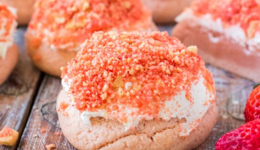 Strawberry Crunch Bar Cookies with Sundae Twist