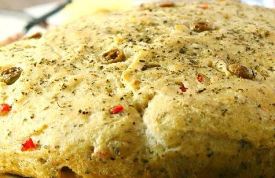 Easy Skillet Olive Bread Without Kneading