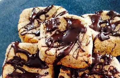 Sugar-Free Almond Pulp Cookies with Dark Chocolate Bliss