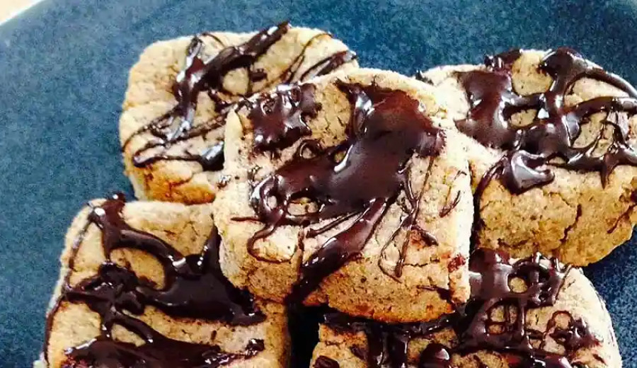 Sugar-Free Almond Pulp Cookies with Dark Chocolate Bliss