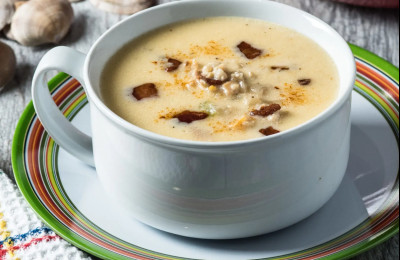 Low-Calorie Cauliflower Clam Chowder
