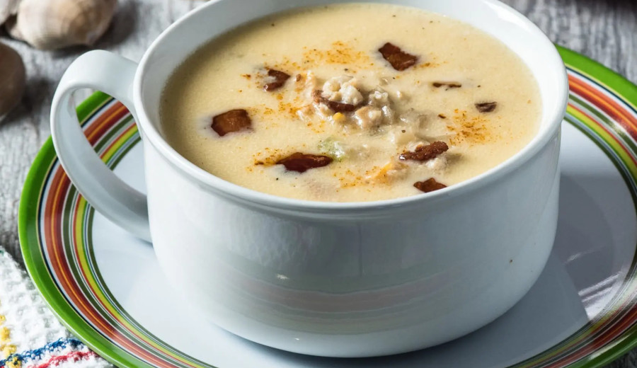 Low-Calorie Cauliflower Clam Chowder