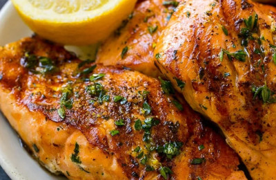 Salmon with Garlic and Herbs Broiled to Perfection