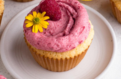 Raspberry Lemonade Infused Cupcakes