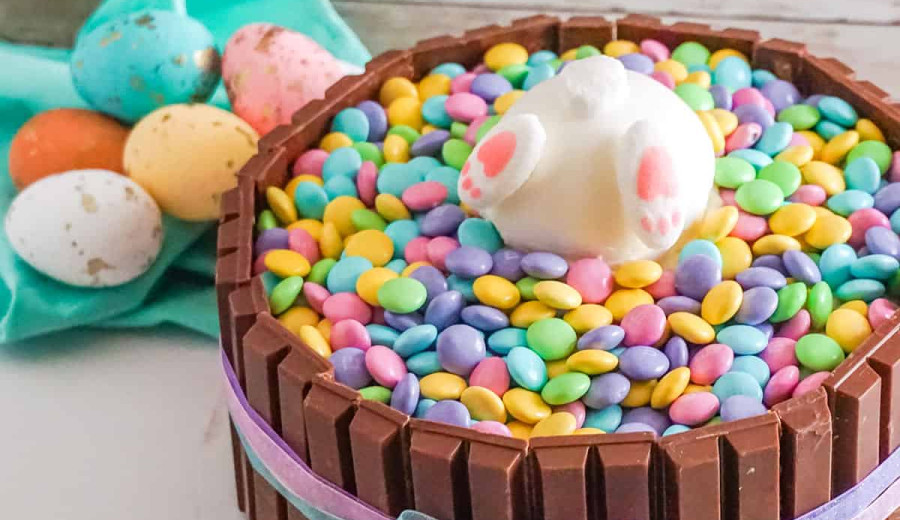 Easter Bunny Bottom Cake