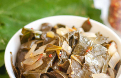 Enjoy These Vegetarian Collard Greens Straight from the Pot