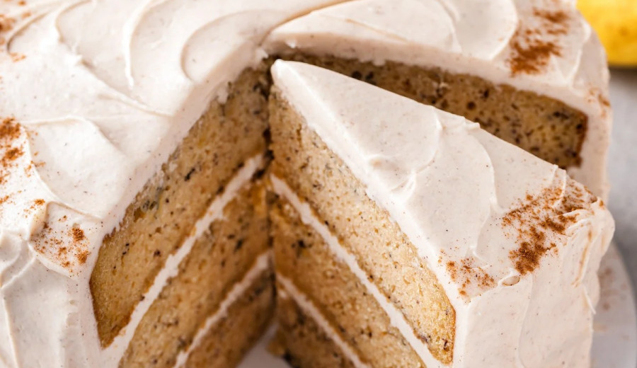 Banana Cream Cake with Cinnamon