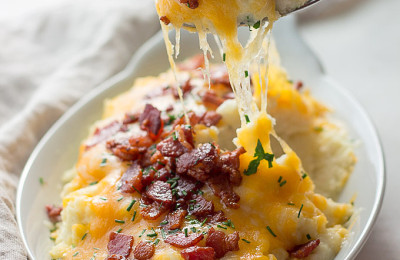 Cheddar and Garlic Cauliflower Mash with Low Carbs