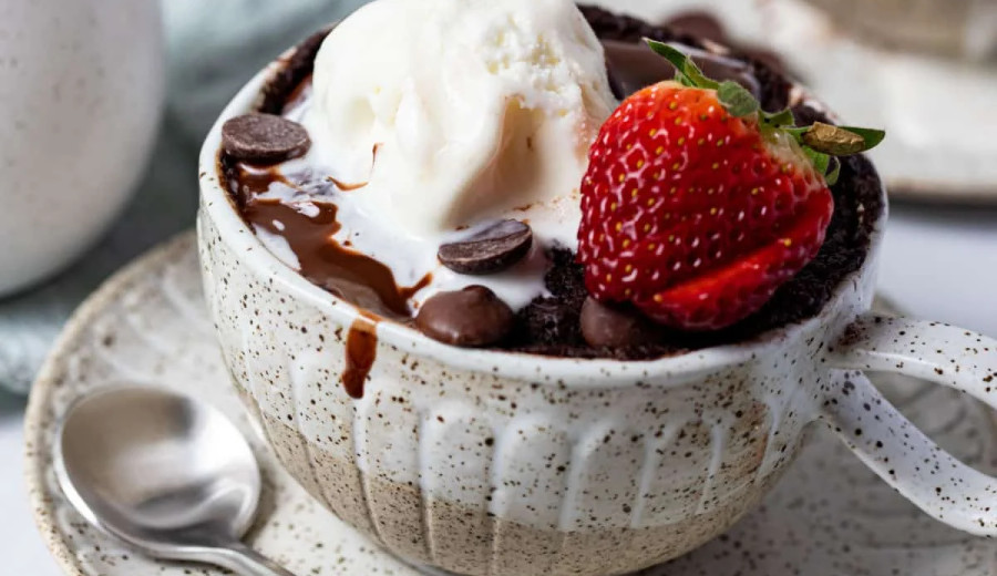 Mug Cake with Chocolate Ice Cream