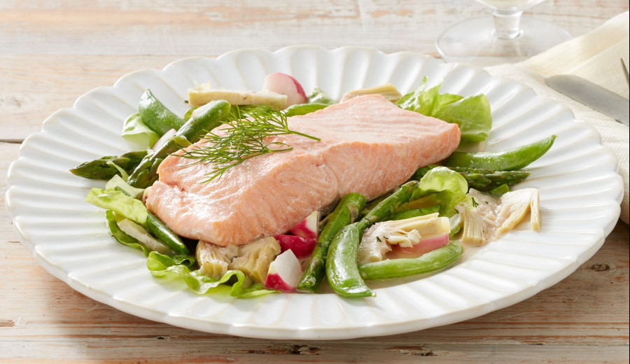 Salmon Steamed with Broccoli and Shallots