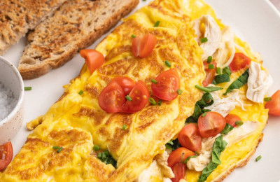 Buffalo Chicken Omelette for Keto Dieters