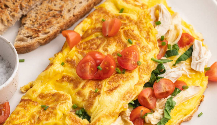Buffalo Chicken Omelette for Keto Dieters