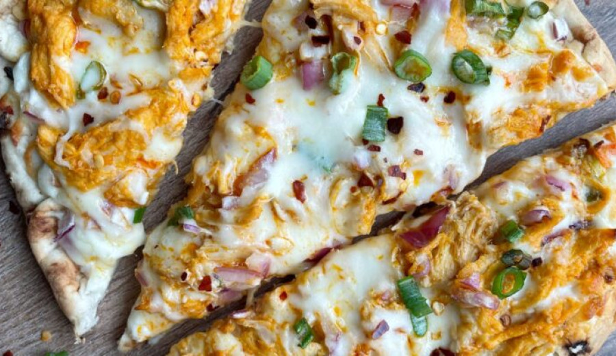 Buffalo Chicken Naan Flatbread
