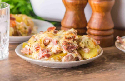 Seasoned Potatoes with Twisted Ham