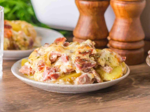 Seasoned Potatoes with Twisted Ham