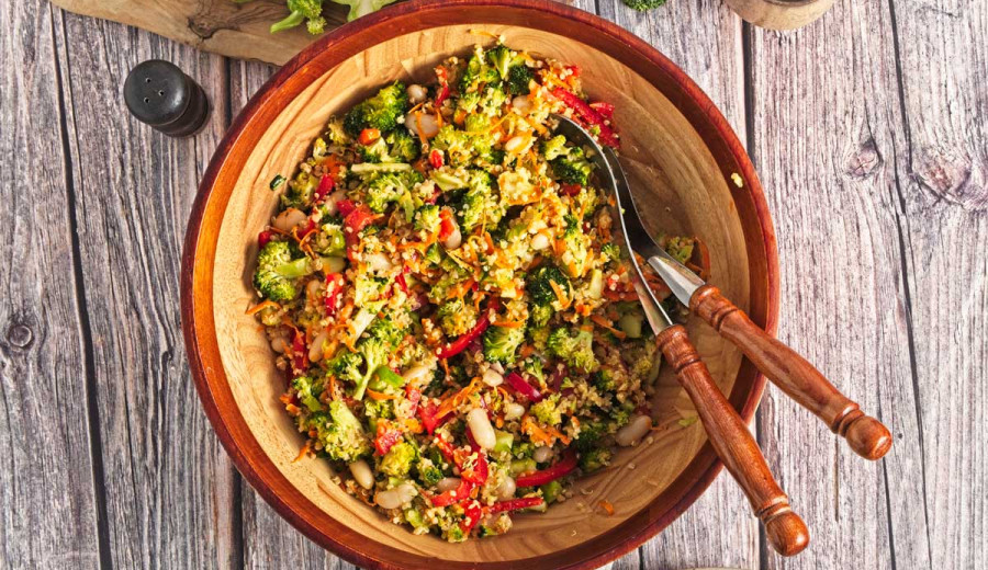 Quinoa with Spicy Veggies and White Beans