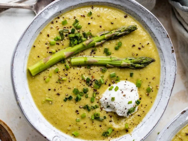Thyme-Infused Creamy Asparagus Soup
