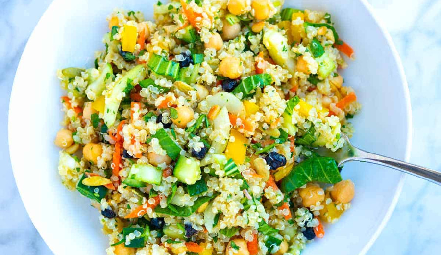 Quinoa Salad with Veggies, Almonds, and Raisins