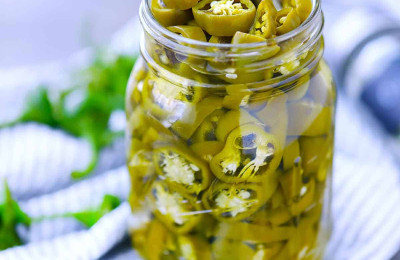 Simple Pickled Jalapeños