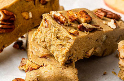 Protein Bars with Maple and Apple Pie Flavor